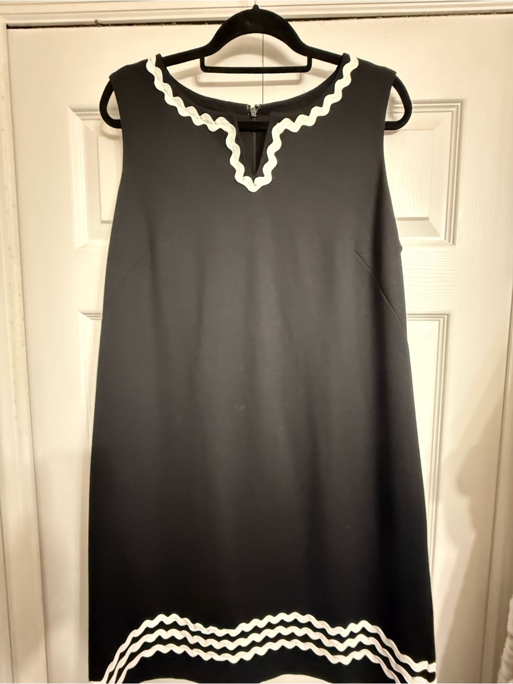 Black Sleeveless Shift Dress with White Scalloped Trim